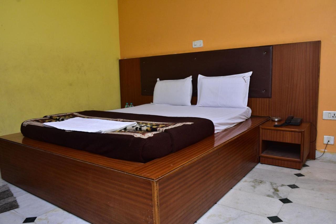 Haridaspur Hotel Mid East المظهر الخارجي الصورة